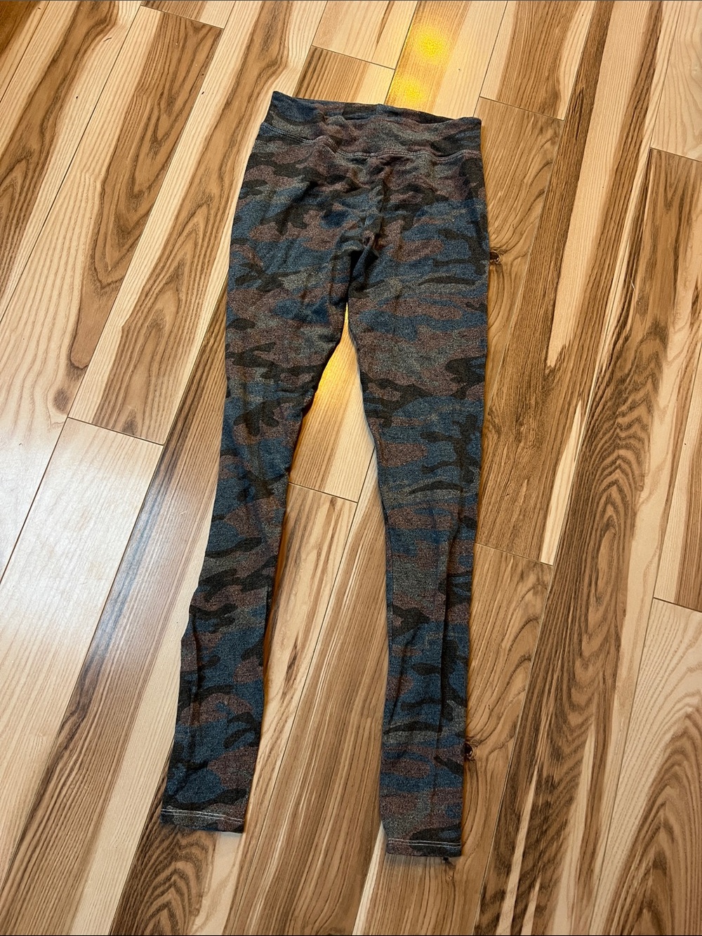 Sundry camo leggings